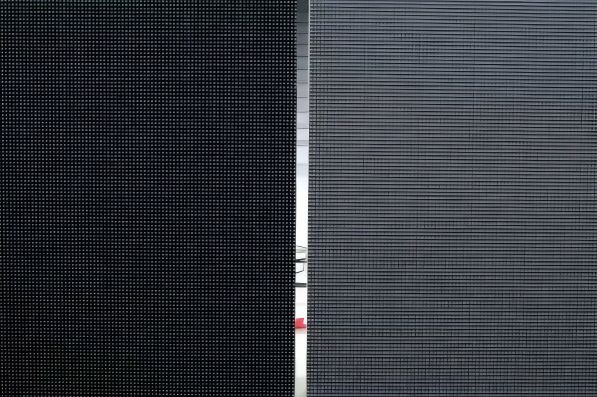 Outdoor LED Screen for A Higher Contrast Ratio